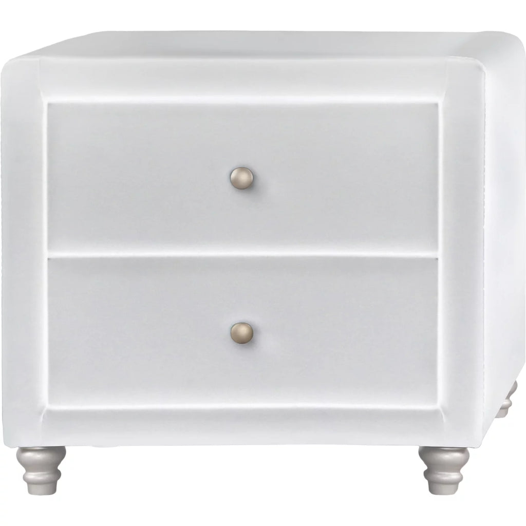 Queen White Platform Bedroom Set with Striped Headboard Q44261