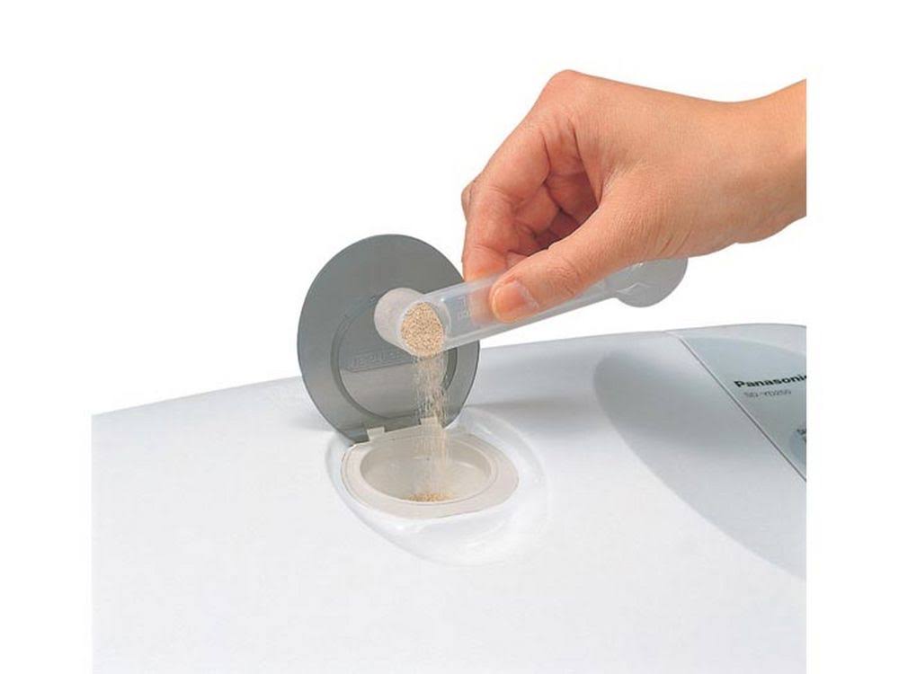 White Automatic Bread Maker with Yeast Dispenser, 550W C746