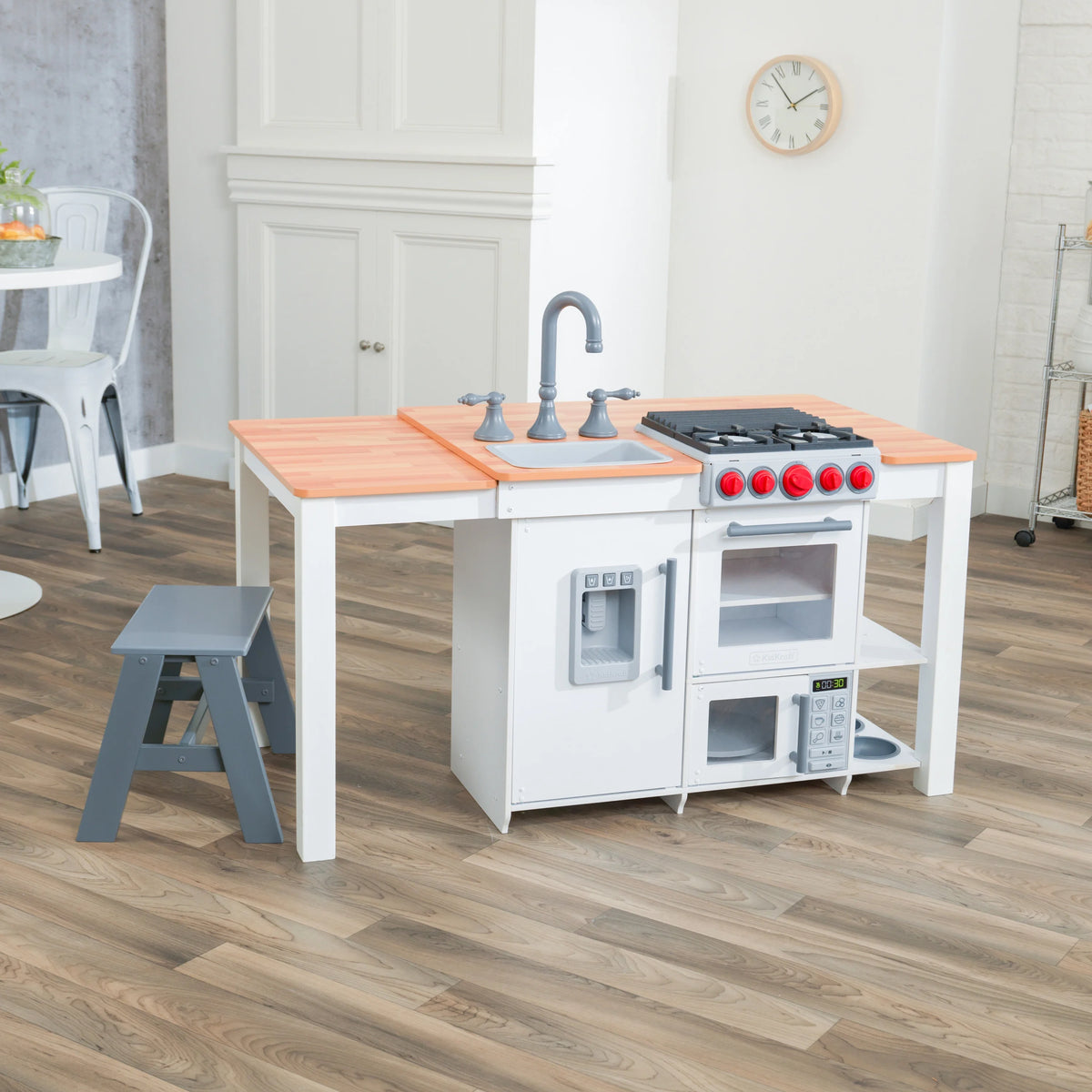 White Wooden Play Kitchen with Lights and Sounds E854775